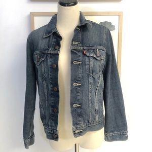 💯 cotton old fashioned no stretch Levi’s denim jacket M